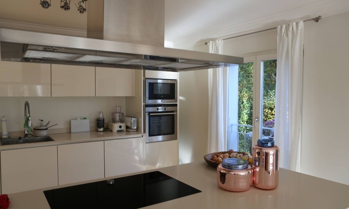 Coppet Villa | Beautiful Villa in Coppet near Geneva with Pool & Lake View