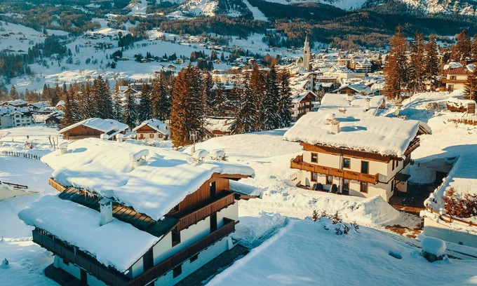 Cortina d'Ampezzo Villa | Villa in Cortina D'ampezzo with 6 bedrooms sleeps 12