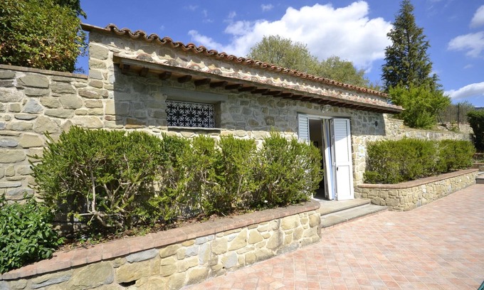 Il Borgo House | Inviting Apartments in Casale Toscano with Pool & Scenic Views