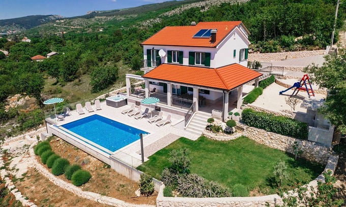 Prolozac Villa | Breathtaking Villa with Panoramic Views and Private Pool
