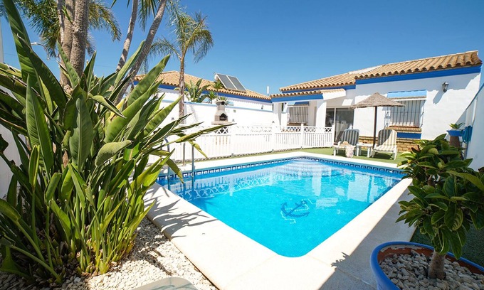 Conil de la Frontera Villa | Relaxing Villa Yuca with Private Pool in Conil