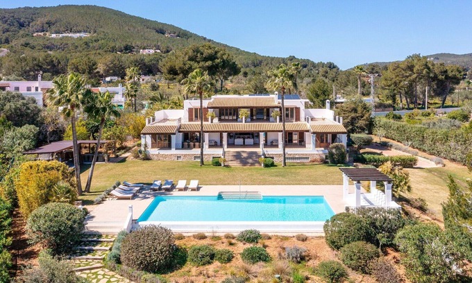 Santa Eulalia del Rio Villa | Elegant Villa in Santa Eulària Des Riu with Pool & Ocean Views