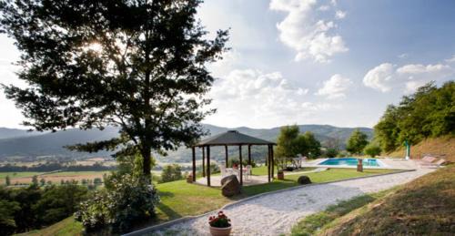 Lisciano Niccone House | Exclusive Villa Retreat - Pugnano Alto with Pool & Pets Welcome