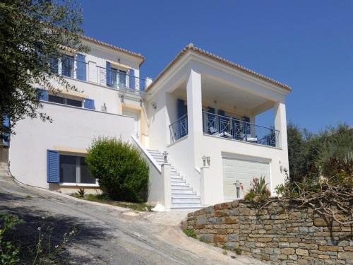Foinikounta Villa | Cozy Villa in Finikounda Steps from Seabeach - 10/10 Rating