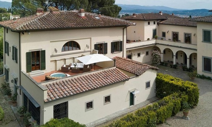 Le Cure Villa | Elegant Villa in Florence with Pool and Spa for 12 Guests