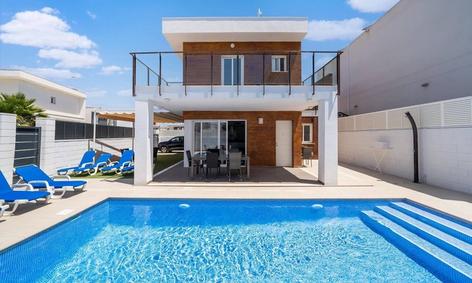 Puerto Marino Villa | Discover Belvilla by OYO Villa Dara with Oceanfront Pool