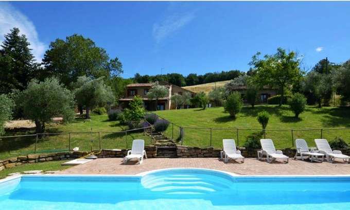 Gualdo Villa | Villa in Gualdo with 6 bedrooms sleeps 15