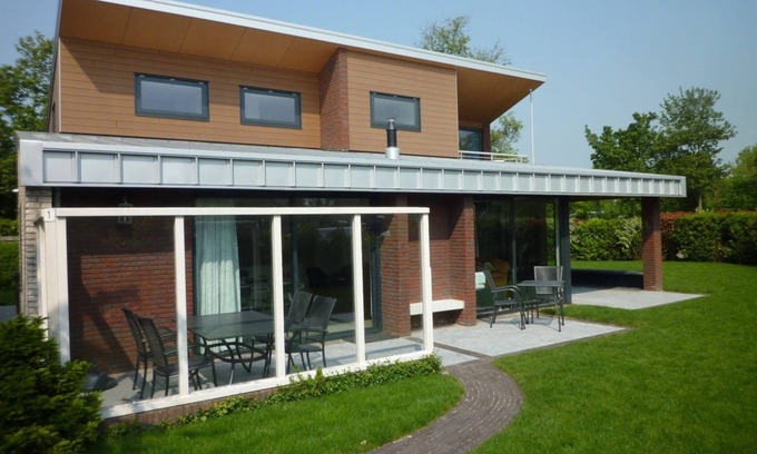 Kamperland Villa | Elegant Villa in Kamperland with Oceanfront Garden Retreat