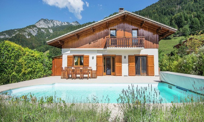 Le Biot Villa | Idyllic Villa with Pool in Biot - Guests Rate 10/10!