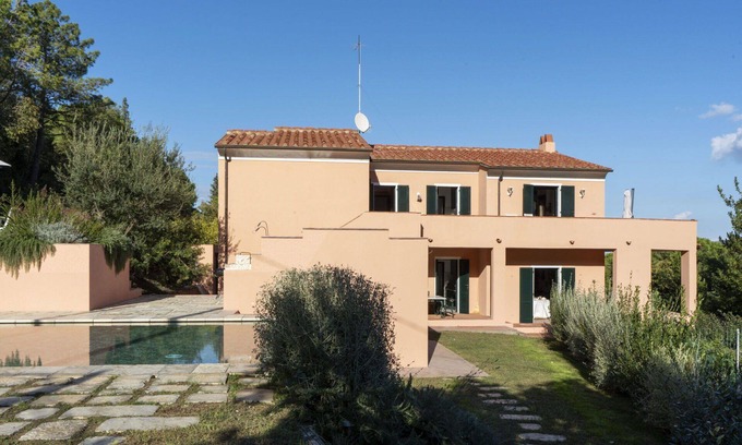 Bagno-Sprizze Villa | Spacious Villa in Literno: 4 Bedrooms with Private Pool