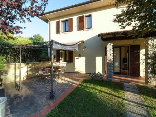 Pratovecchio Villa | Pet-Friendly Retreat at Belvilla by OYO Villa Lonanno