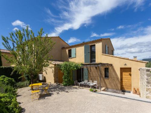 Malaucene Villa | Elegant Villa in Malaucène with Private Garden Retreat