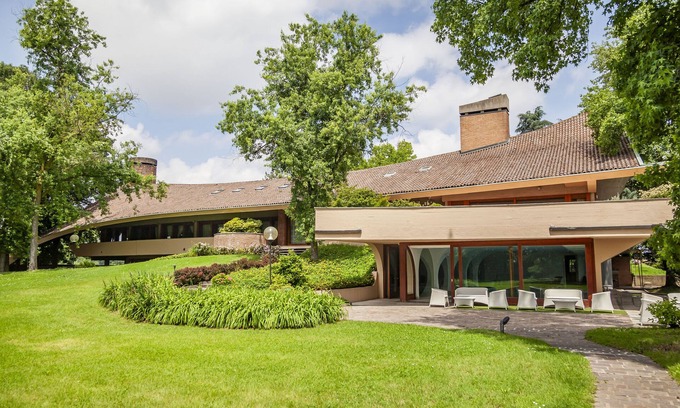 Sedriano Villa | Elegant Villa in Milan with Pool Near Fiera Milano Rho