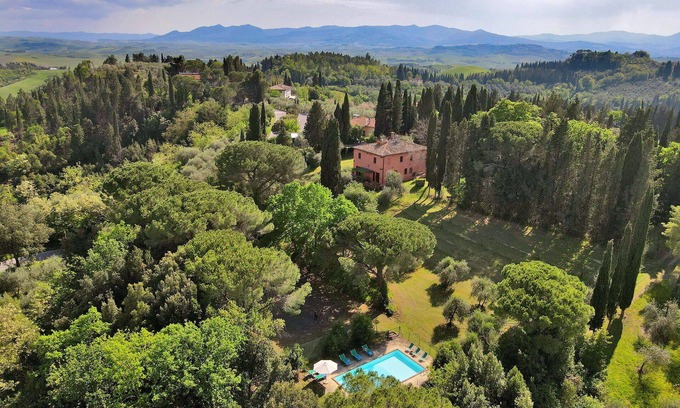 Montelopio Villa | Family-Friendly Villa in Montelopio with 6 Cozy Bedrooms