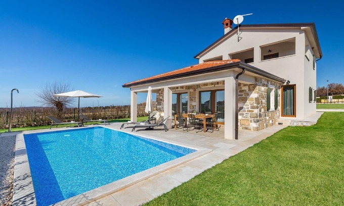 Karojba Villa | Idyllic Villa with Pool and Ocean View in Serene Nature