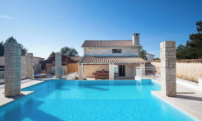 Pazin Villa | Tranquil Villa with Heated Pool, Family-Friendly Retreat