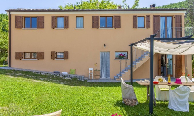 Pergola Villa | Pet-Friendly Paradise at Belvilla by OYO Casa Volpara