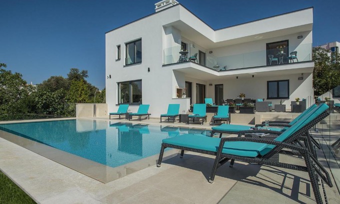 Pjescana Uvala Villa | Scenic Villa by the Sea with Pool and Child-Friendly Features