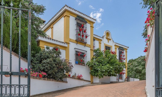 Priego de Cordoba Villa | Villa in Priego with pool near Sierras Subbéticas