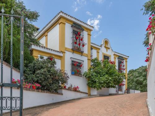 Priego de Cordoba Villa | Modern Priego de Cordoba Villa with Private Pool & Pet Friendly