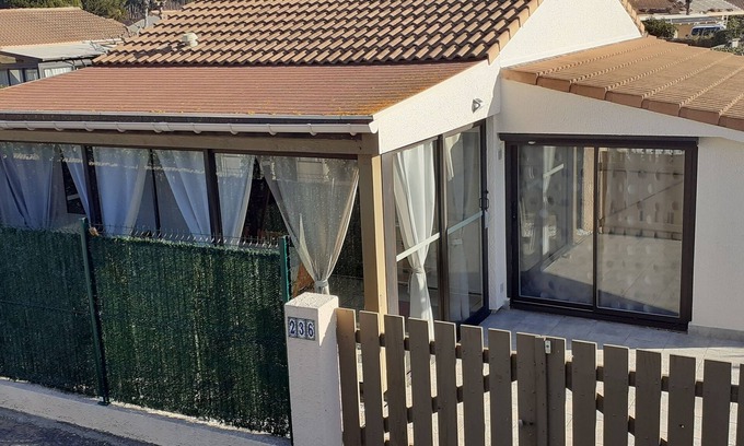 Vendres Villa | Idyllic Villa with Pool & Tennis Court Near the Beach