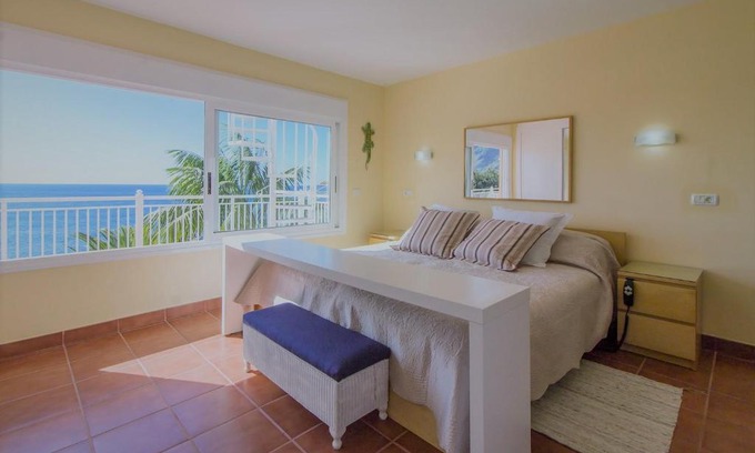 Los Realejos Villa | Oceanfront Villa with Pool and Exceptional Sea Views
