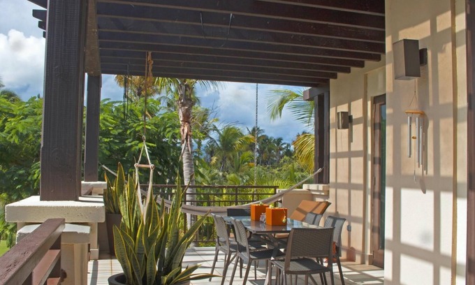 Herreras Villa | Relaxing Villa in Red with Ocean View & Spa Amenities