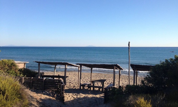 Roccamare Villa | Idyllic Villa in Roccamare with Beach and Garden Access