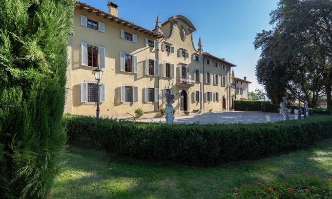 Ronta Villa | Spacious Villa in Ronta with Private Pool & Spa Amenities