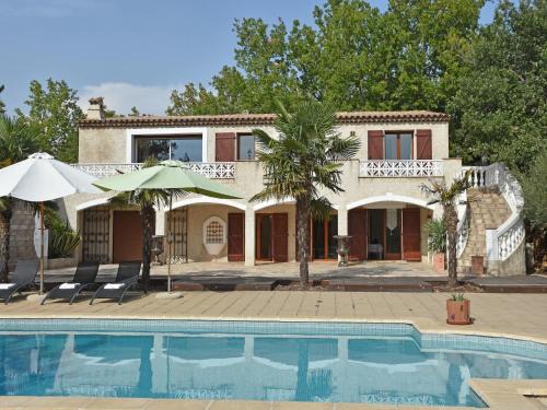 Saint-Paul-en-Foret Villa | Stylishly Designed Provençal House with Pool & Family Amenities