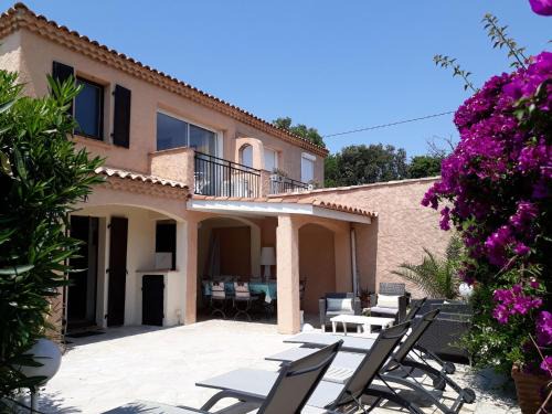 La Nartelle House | Beachside Holiday Home with Shared Pool in Sainte-Maxime