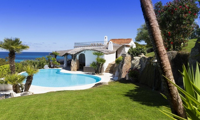 San Teodoro City Centre Villa | Family-Friendly Villa in San Teodoro with Pool & Ocean View