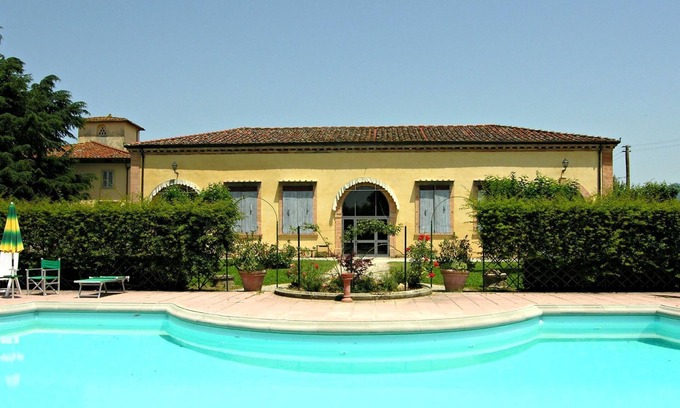 Scarperia e San Piero Villa | Inviting Villa in Scarperia with Pool and Breakfast Included