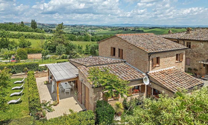 Siena Villa | Explore Capanna di Elfo: Top-Rated & Family-Friendly Retreat