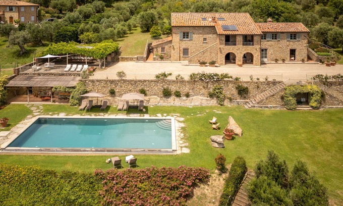 Tuoro sul Trasimeno Villa | Villa Domus Papi: Relax by the Pool, Spa & Breakfast Included