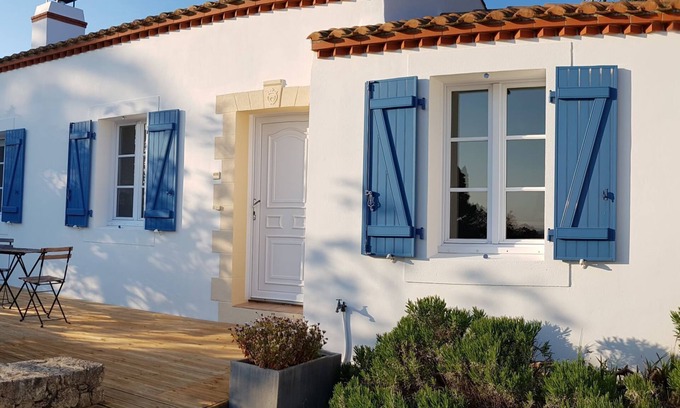 La Gueriniere House | Idyllic Villa by the Beach with Ocean View and Pool