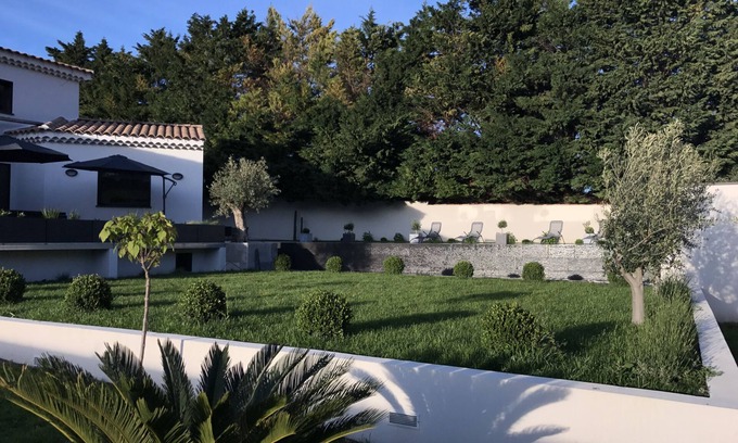 Saze Villa | Idyllic Villa with Pool in a Prime Tourist Zone