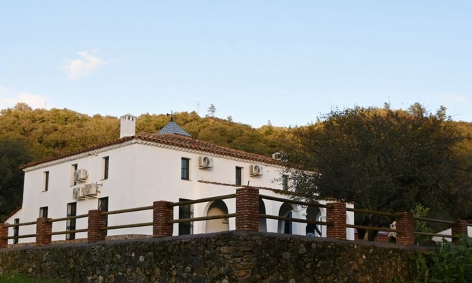 La Nava Villa | Cozy Villa in Sierra de Aracena with Private Pool & Pets