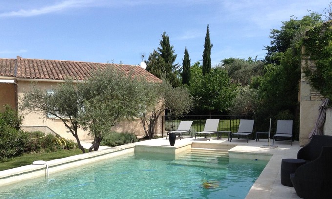 Robion House | villa in the Luberon private pool not overlooked everything on foot