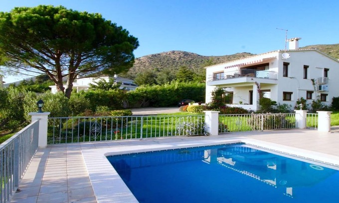 Pau House | Beautiful Villa in Els Olivars with Breathtaking Bay Views