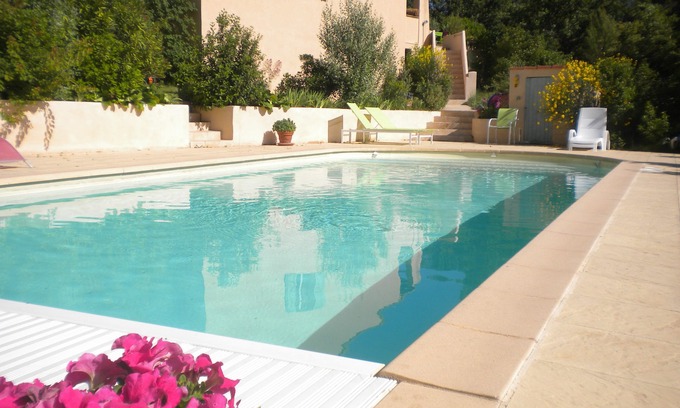 Trets Villa | Peaceful Villa Surrounded by Majestic Pine Forest Retreat