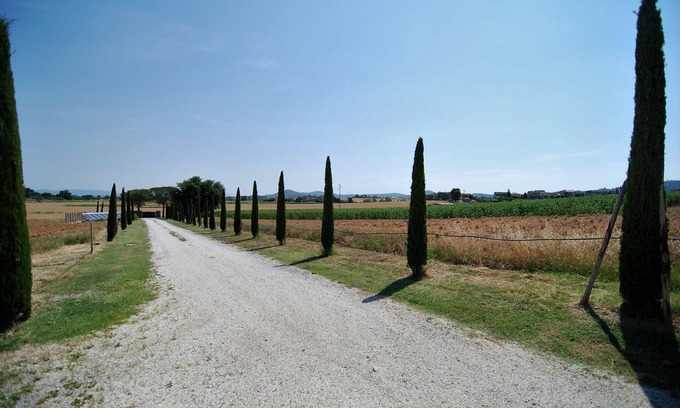 Paciano House | Idyllic Villa Retreat in the Umbrian Countryside with Pool