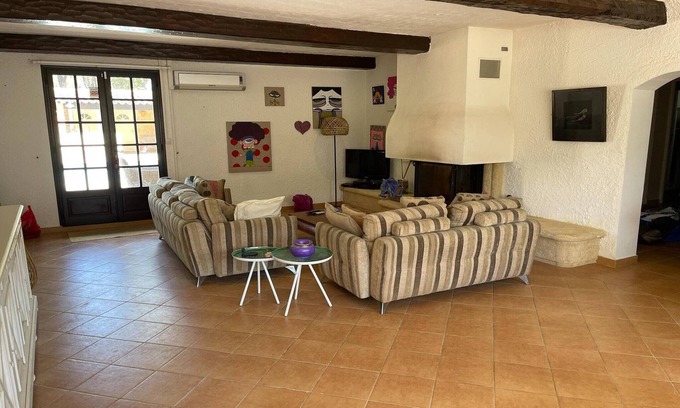 Vidauban House | Explore Villa Polau Surrounded by Nature's Tranquility