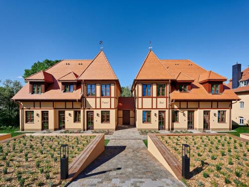 Kuhlen-Wendorf Apartment | Elegant Sissi Apartment in Wendorf with Family & Pet Perks