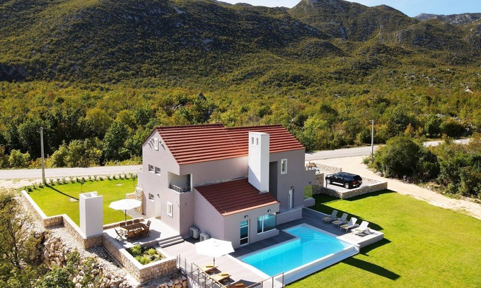 Tucepi Villa | Elegant Villa with Private Pool and Spa for Your Getaway