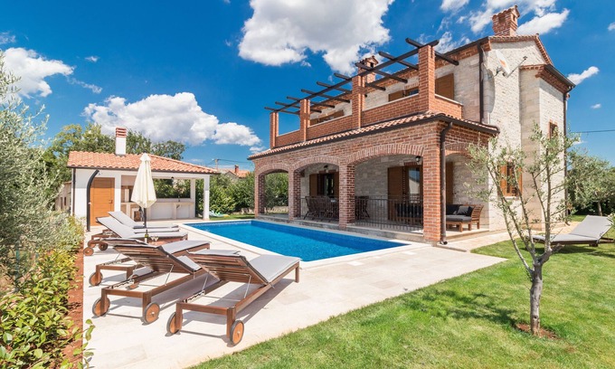 Stifanici Villa | Relaxing Villa Ingrid with Large Pool Near Porec