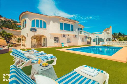 La Canuta Villa | Elegant Villa Isabel with Oceanfront Pool & Family-Friendly Perks