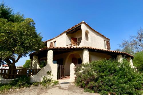 San Giovanni di Sinis House | Villa Isabella: Family-Friendly Retreat with Pet Amenities
