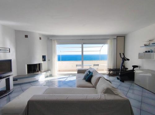 Borgio Verezzi Apartment | Beachfront Villa Ischia: Family-Friendly Retreat in Verezzi