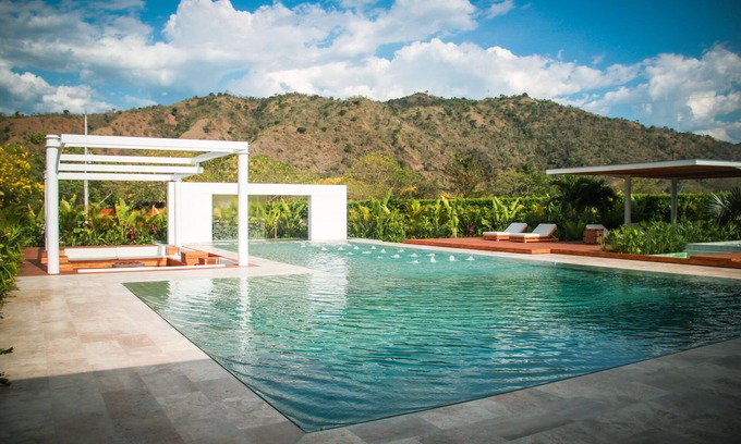 Santa Fe de Antioquia Villa | Villa Isla Bonita: Discover Our Unique Pool Experience